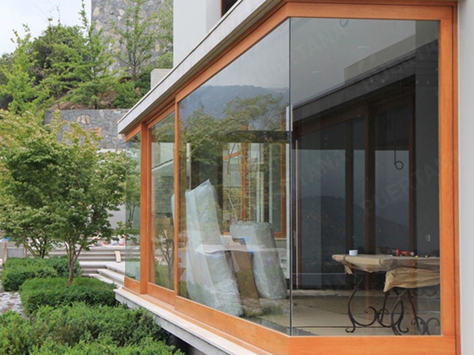 Butt-Glazed Corner Glass