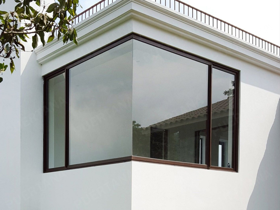 Butt-Glazed Corner Glass