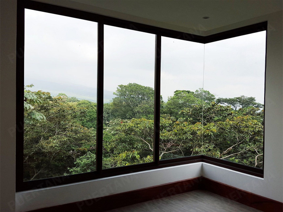 Butt-Glazed Corner Glass