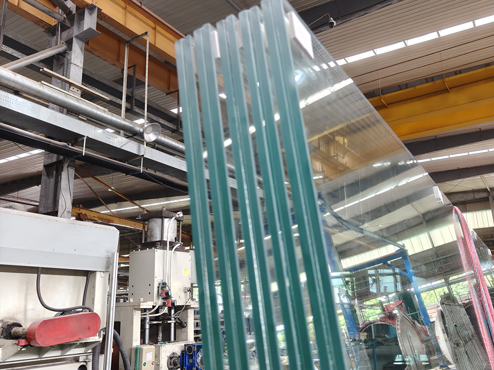 Atypical Glass Geometry: 180-Degree and Angled Butt Joints 3 非定型ガラス形状