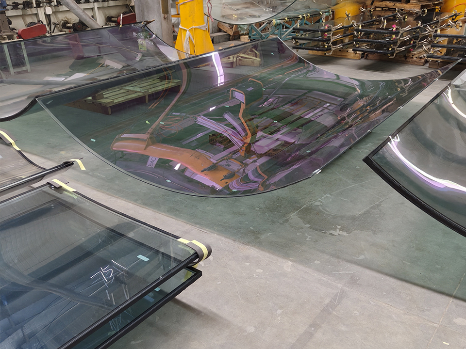 非定型ガラス形状:180度と角度のあるバットジョイント 5 非定型ガラス形状