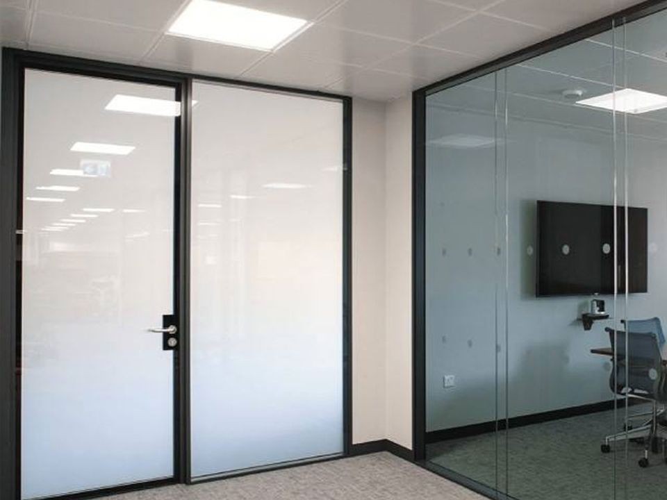 Electrochromic vs PDLC Glass: Which Problem Does Each Solve? 1 Electrochromic vs PDLC Glass