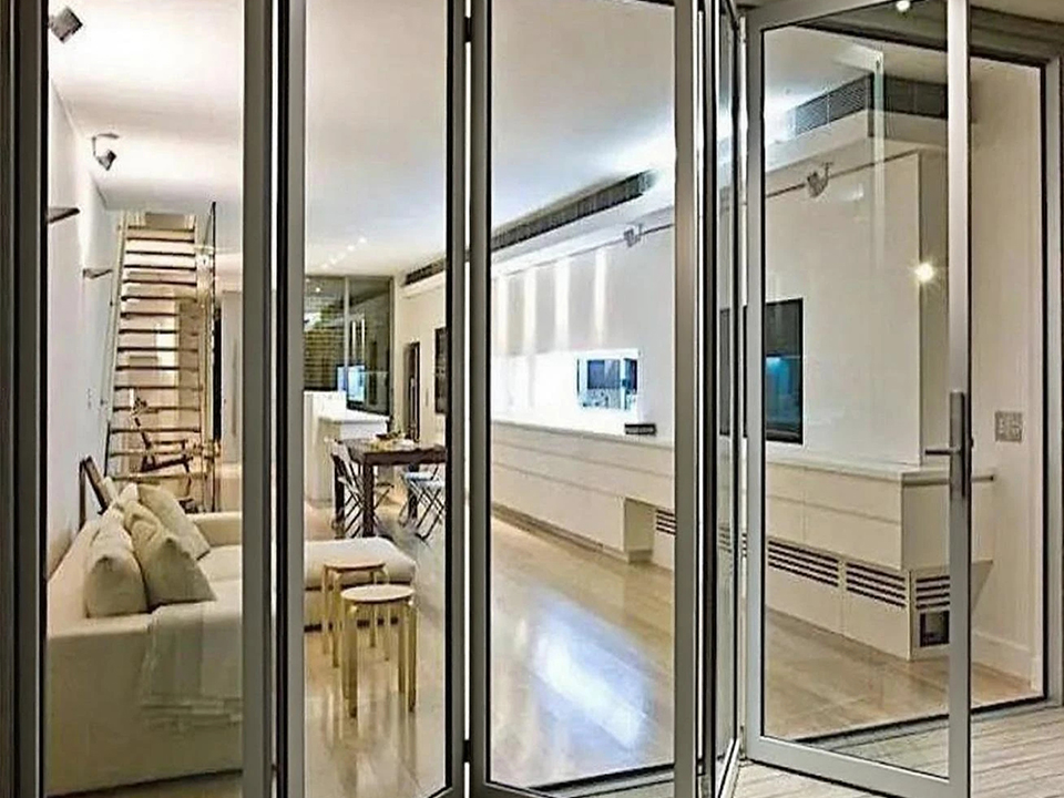 Clear Fire-Rated Glass: Where It Works and Where It Doesn't 2 Clear Fire-Rated Glass