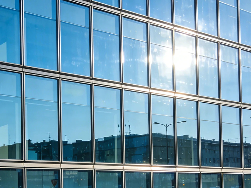 Vetro a specchio nelle porte: Progettazione commerciale e regole di sicurezza 5 Doppio vetro di sicurezza temperato termoisolante
