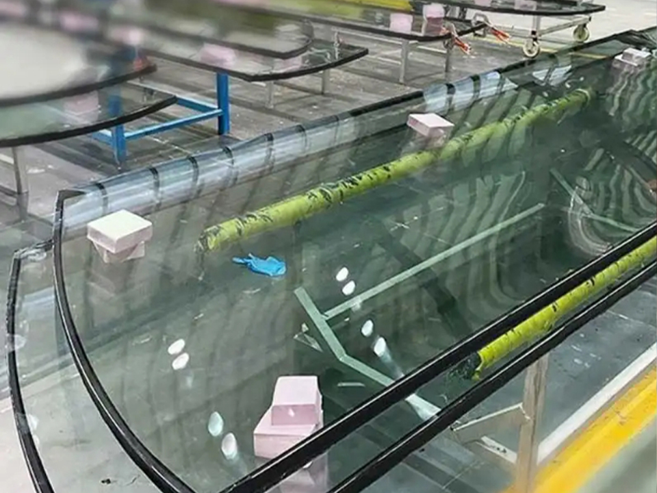 Gestire gli ordini di vetro curvo, rivestito e jumbo a lunga durata 2 Ampio vetro temperato laminato curvo