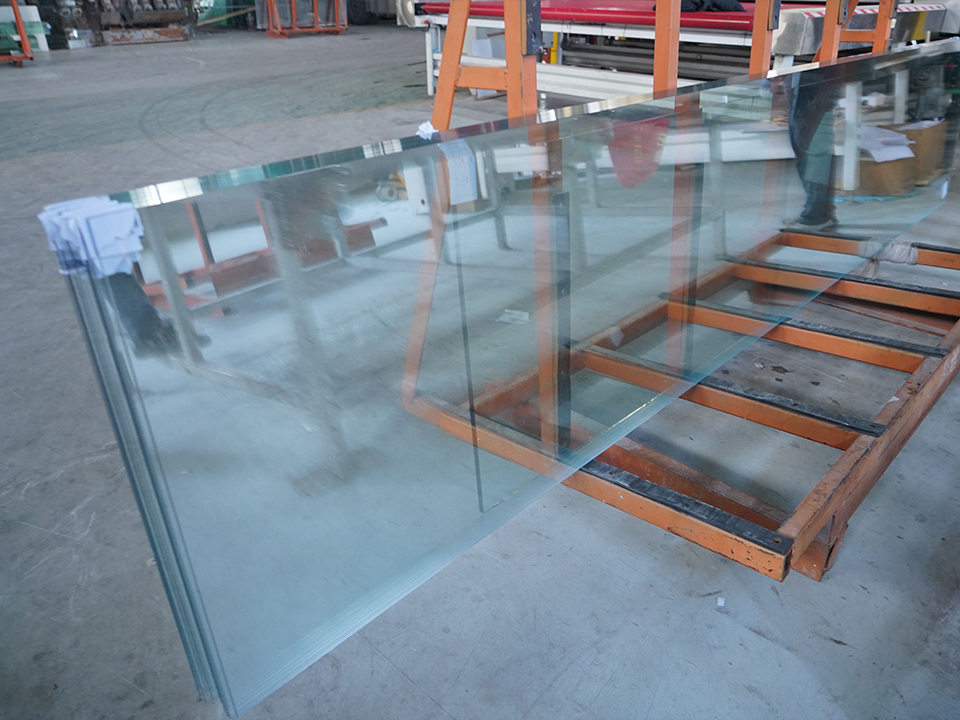 Curved Laminated Glass: Tolerances, Lead Times, and Risk 3 Curved Laminated Glass