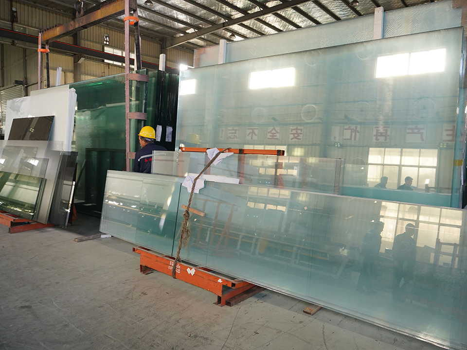 Curved Laminated Glass: Tolerances, Lead Times, and Risk 2 Curved Laminated Glass