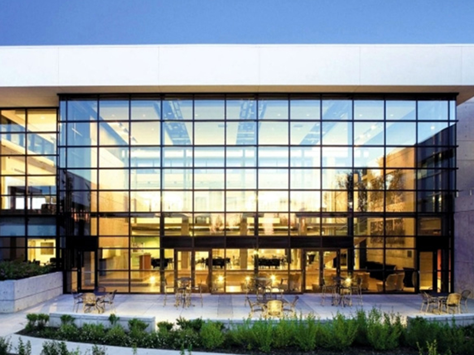 Daylight vs Glare in Offices: Smarter Glass Selection Rules 2 Daylight vs Glare in Offices Smarter Glass Selection Rules