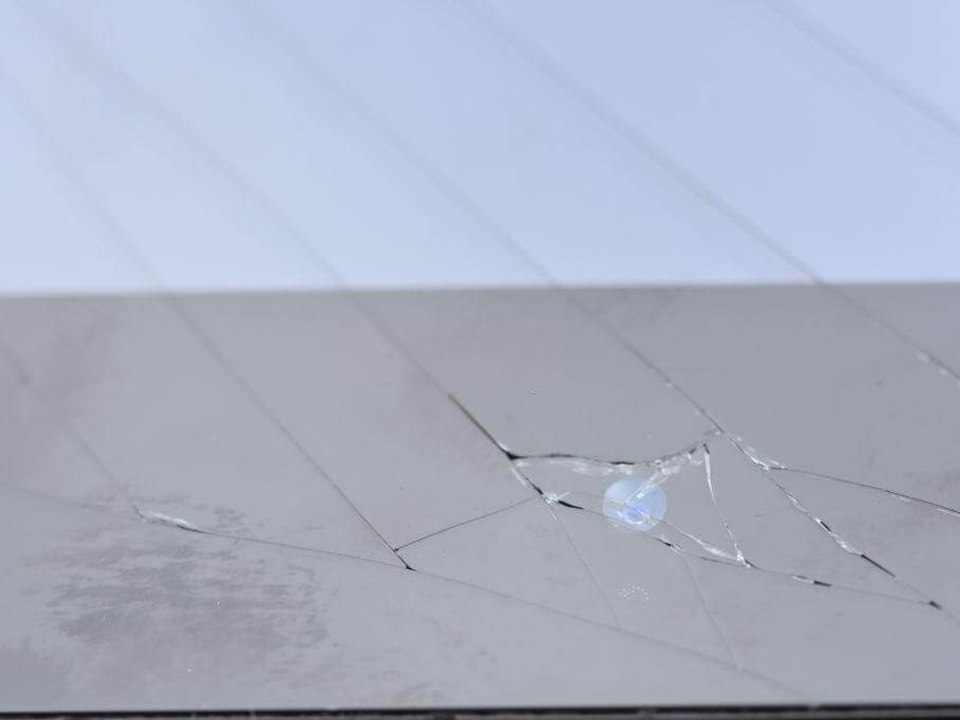 How to Fix a Broken or Cracked Window Glass?