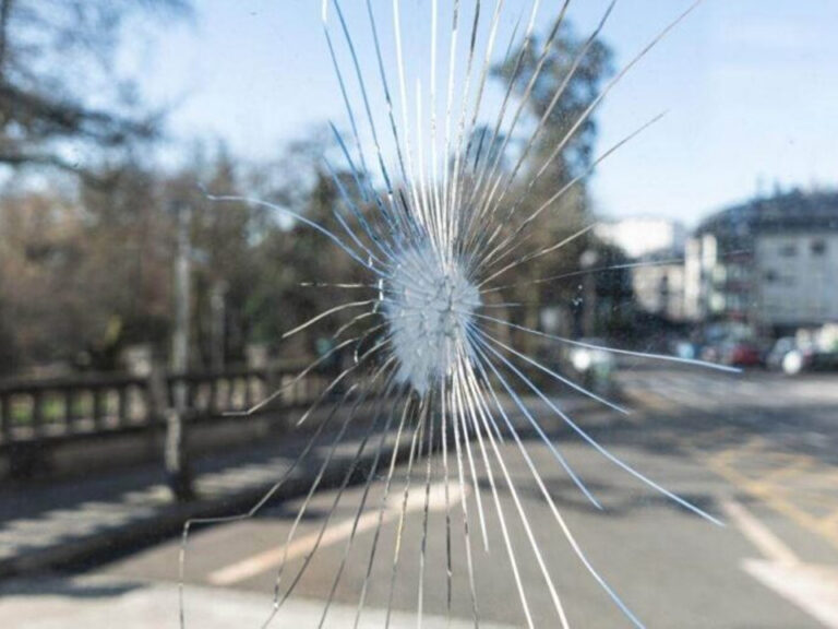 How to Fix a Broken or Cracked Window Glass?