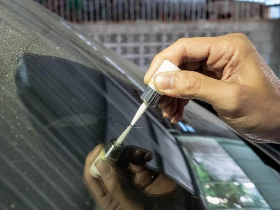 How to Fix a Broken or Cracked Window Glass?