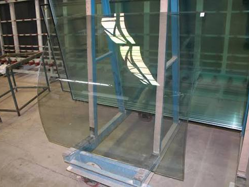 China vs Mexico Glass Sourcing for North American B2B Buyers