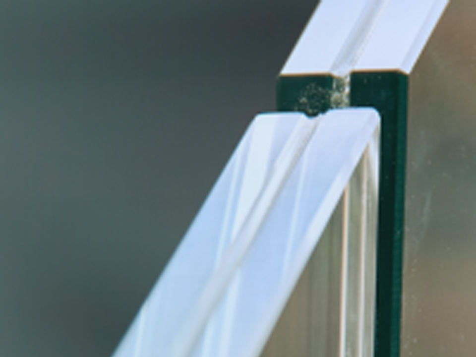 Sealant Compatibility With Laminated Glass Edges Explained for Customers