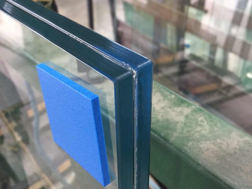 Sealant Compatibility With Laminated Glass Edges Explained for Customers