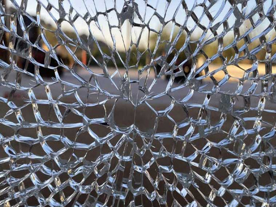 Tempered Glass Breaking Behavior