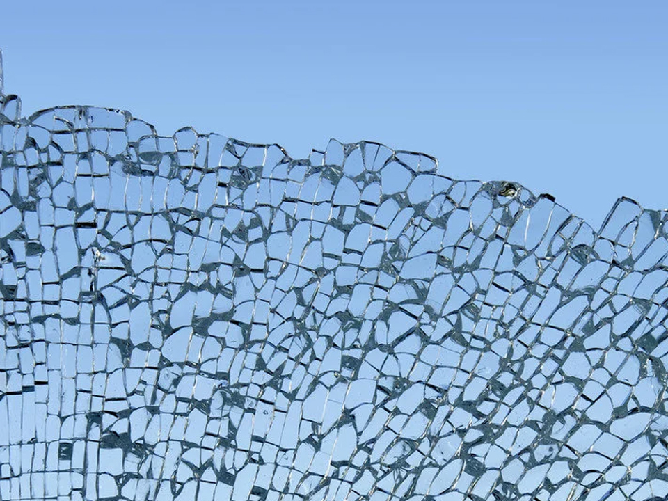 Tempered Glass Breaking Behavior