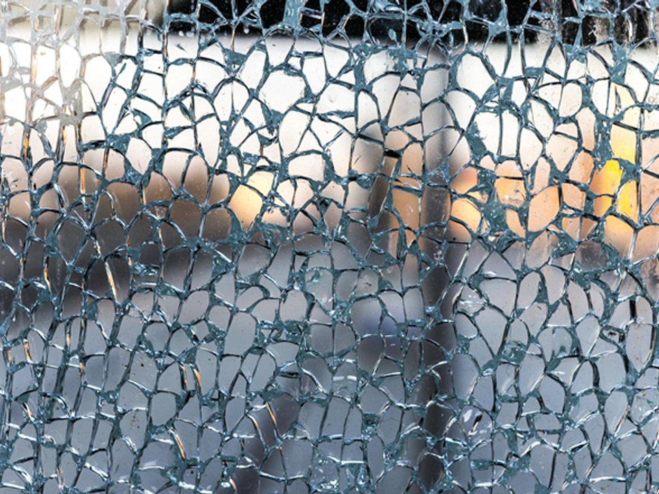 Tempered Glass Breaking Behavior