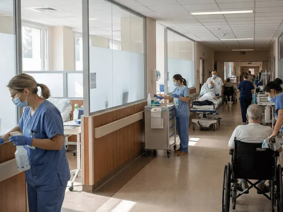 The Definitive Guide to Frosted Glass Partitions for Clinics
